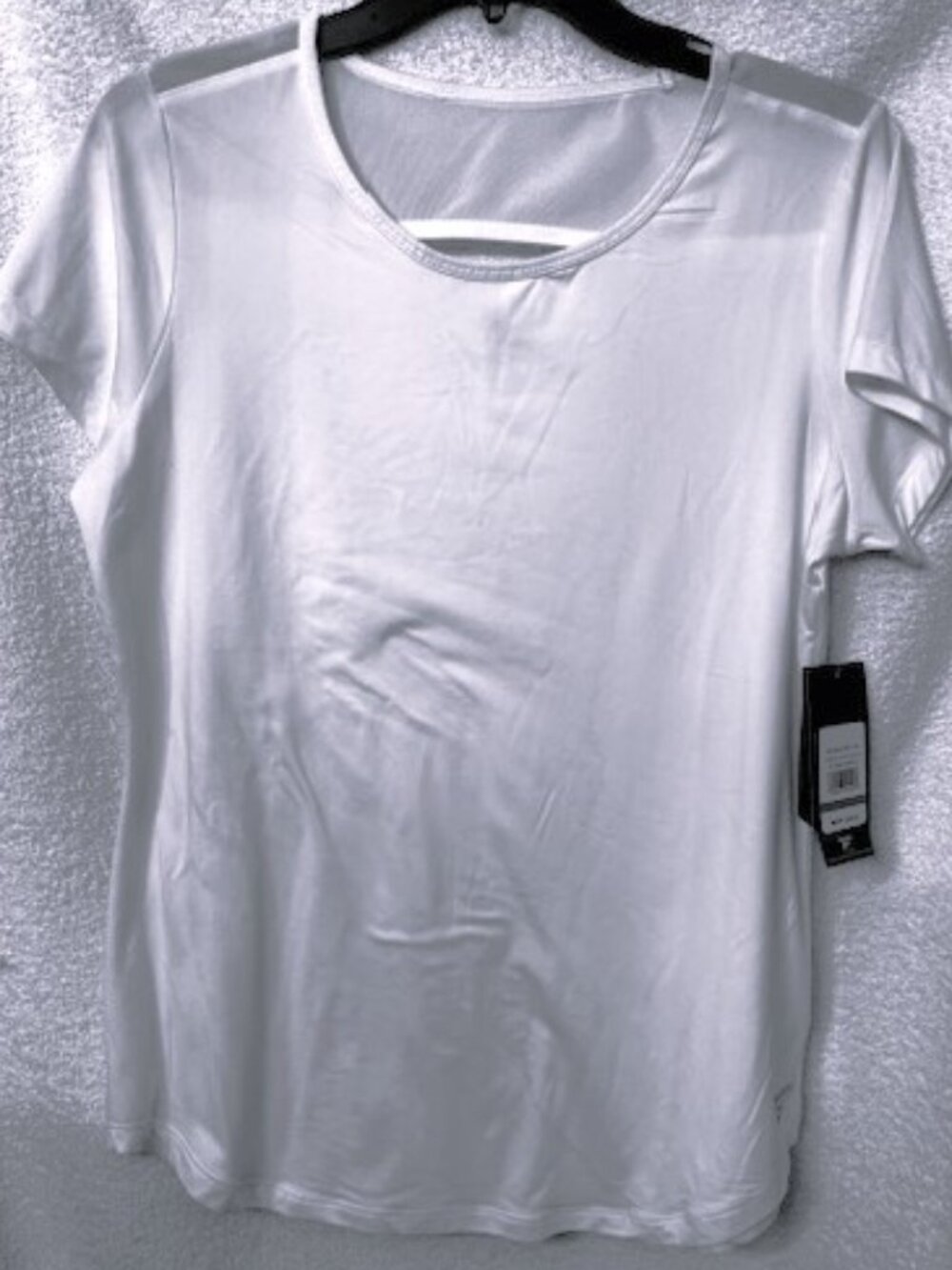 Reebok white Command Keyhole shirt sleeve athletic performance shirt NWT Size M